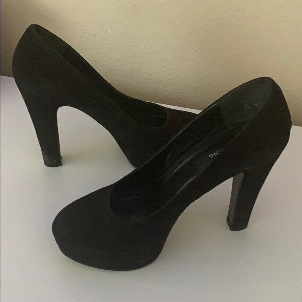 Black Pumps